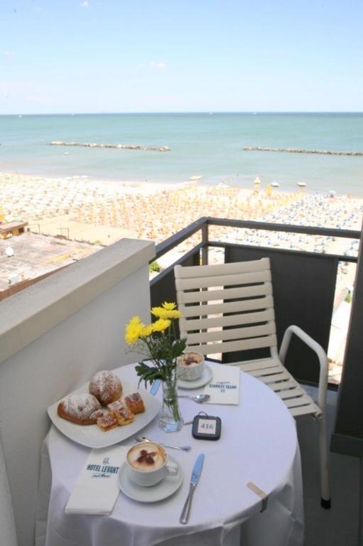 Hotel Levante Sul Mare Lido Di Savio Exterior foto